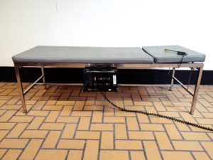 Mili Liege  Behadlungsliege mit MiLi 250 W Applikator