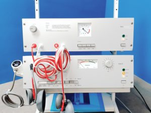 Zimmer Elektromedizin SONO 3  + Vaco Reizstromgerät mit Gerätewagen