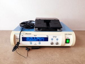 Smith & Nephew DYONICS Power Control Unit Steuereinheit 7205841 + Fußschalter