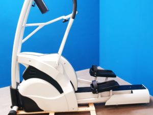 Ergo-Fit Cross 4007 MED Ellipsentrainer mit einer besonders gelenkschonenden Bewegung
