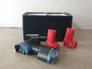 Synthes Universal Battery Charger 530.600 + 2 x Akkus 532.003 + 1 x  532.002  Battery Case + Colibri 532.001
