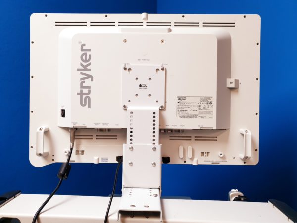 Stryker Turm Arthroskopie  Laparaskopie  Zystoskopie - 1188HD - L9000 LED Light Source - Stryker FLOCONTROL Arthroskopie Pump - VISIONPRO LED Display - SDC Ultra HD Managment System -