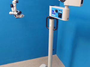 Zeiss OPMI 111 F=200 mit Mitbeobachter auf Bodenstativ S21 Mikroskop