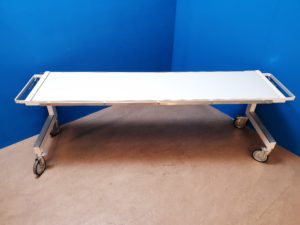 Maquet Transmobil fahrbarer Patiententransporter mit verstellbare Rückenplatte und abnehmbare Tischplatte