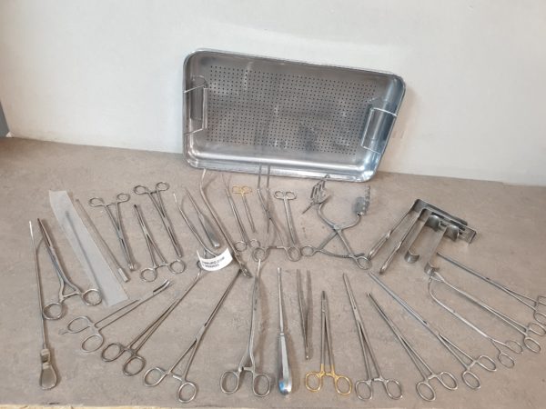 Op Instrumente Op Besteck Konvolut Chirurgische Instrumente Surgical instruments --/