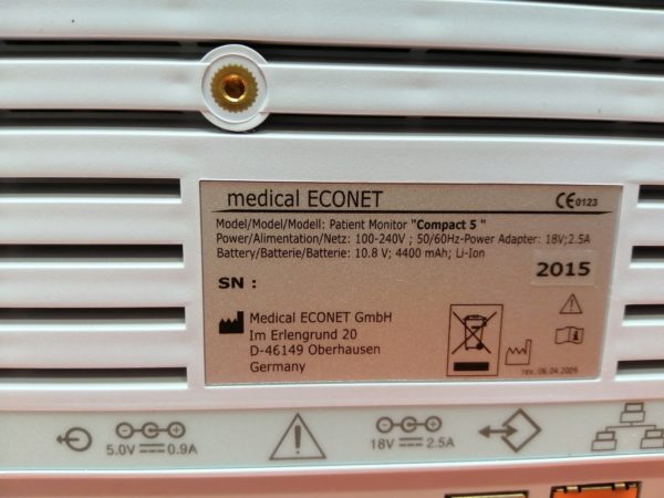 medical ECONET Compact 5 Tragbarer Patientenmonitor / Überwachungsmonitor mit Zubehör